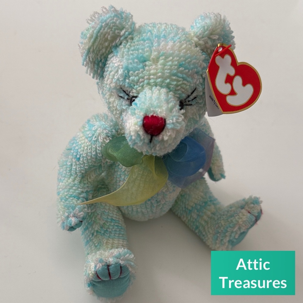 Retired 2000 Attic Treasures Elizabeth the Bear-“Easy on the Eyes!”